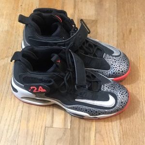 Nike Griffey’s Black Red White Boys Size 7Y